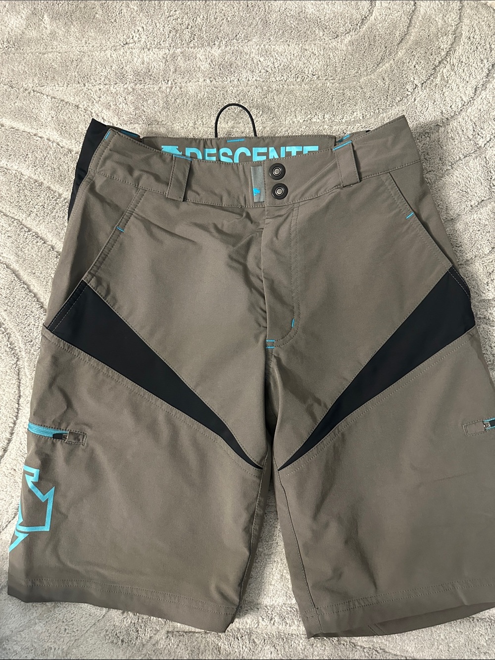 Descente Gray and Black Men's Hybrid Active Shorts